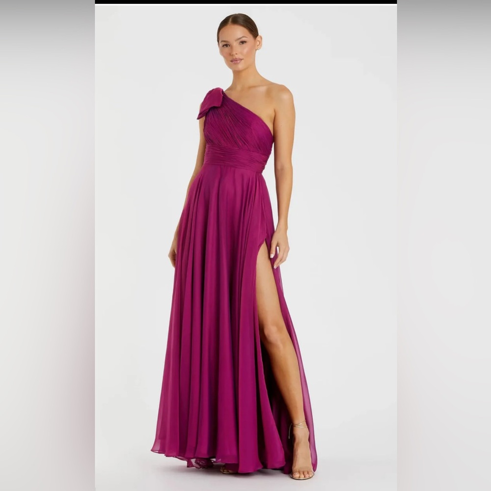 NWT Mac Duggal One-Shoulder Raspberry Gown Size 8
